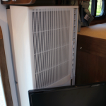 外部電源接続で家庭用壁掛け空調が利用できます