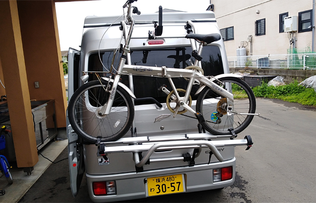 Bicycle carrier on back door